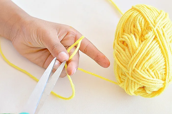 cutting yarn for apple tree craft