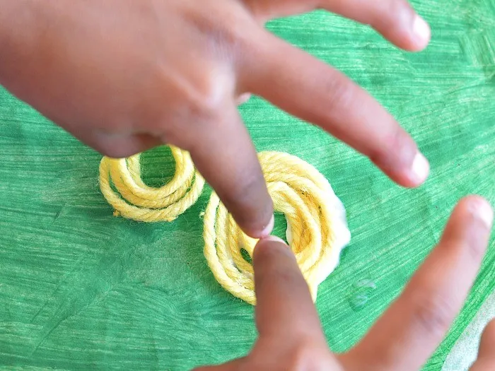 apple crafts gluging yarn apples