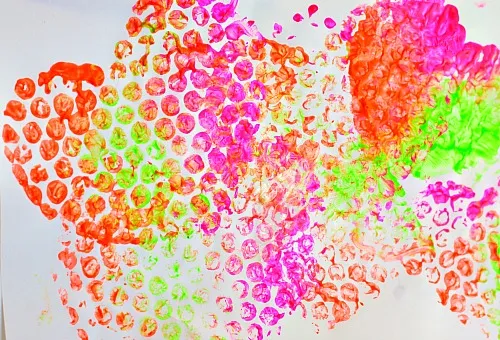 kids art with bubble wrap