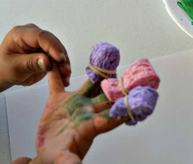 sponges on fingers