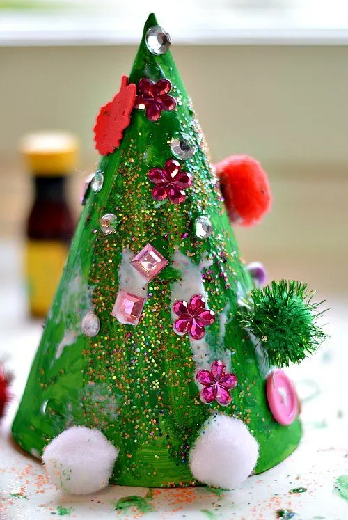 decorating christmas crafts