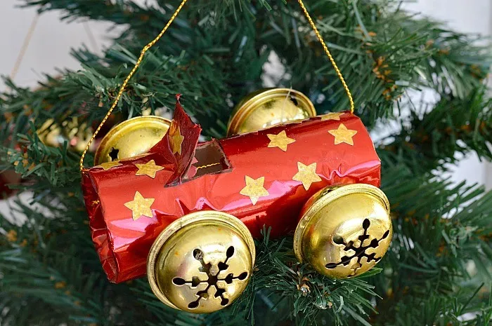 paper-roll-jingle car-making
