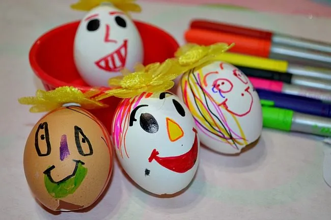 markers and eggs shells play