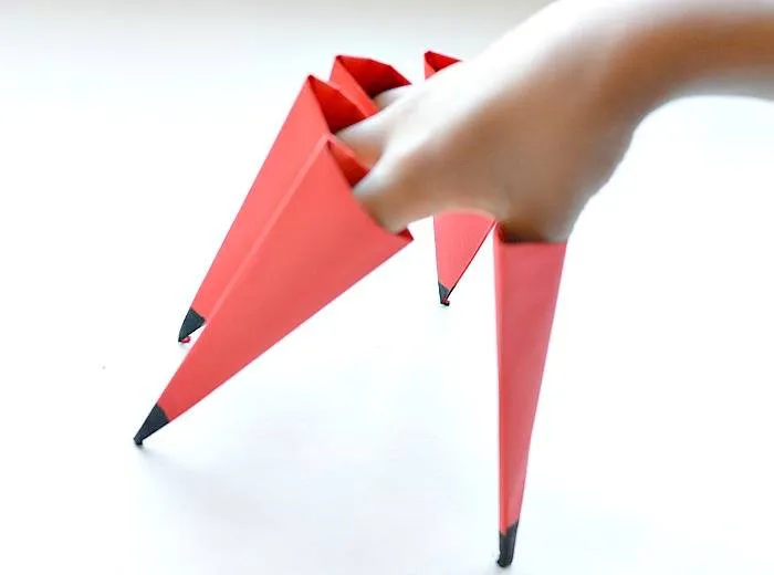 halloween-crafts-witch-fingers-origami
