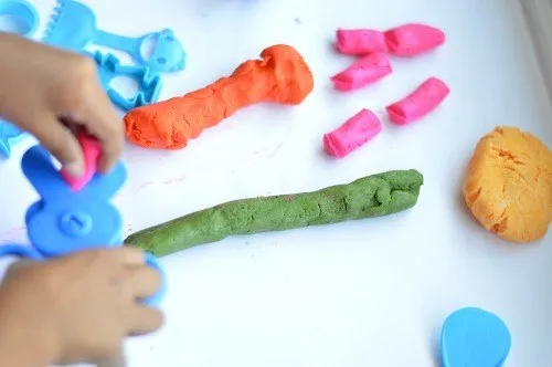cutting marshmallo playdouhj