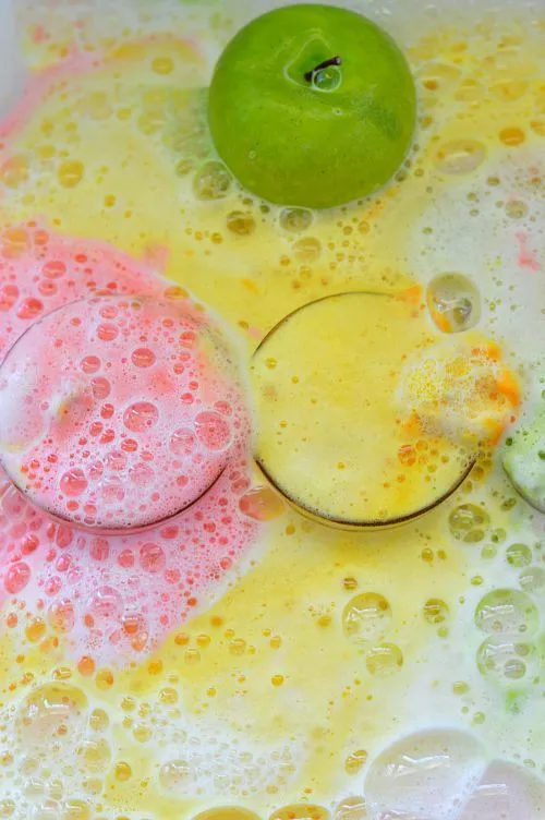 play with baking soda apples