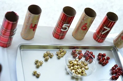 play withe christmas paper rolls