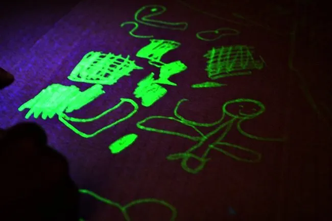 glow in the dark play with box