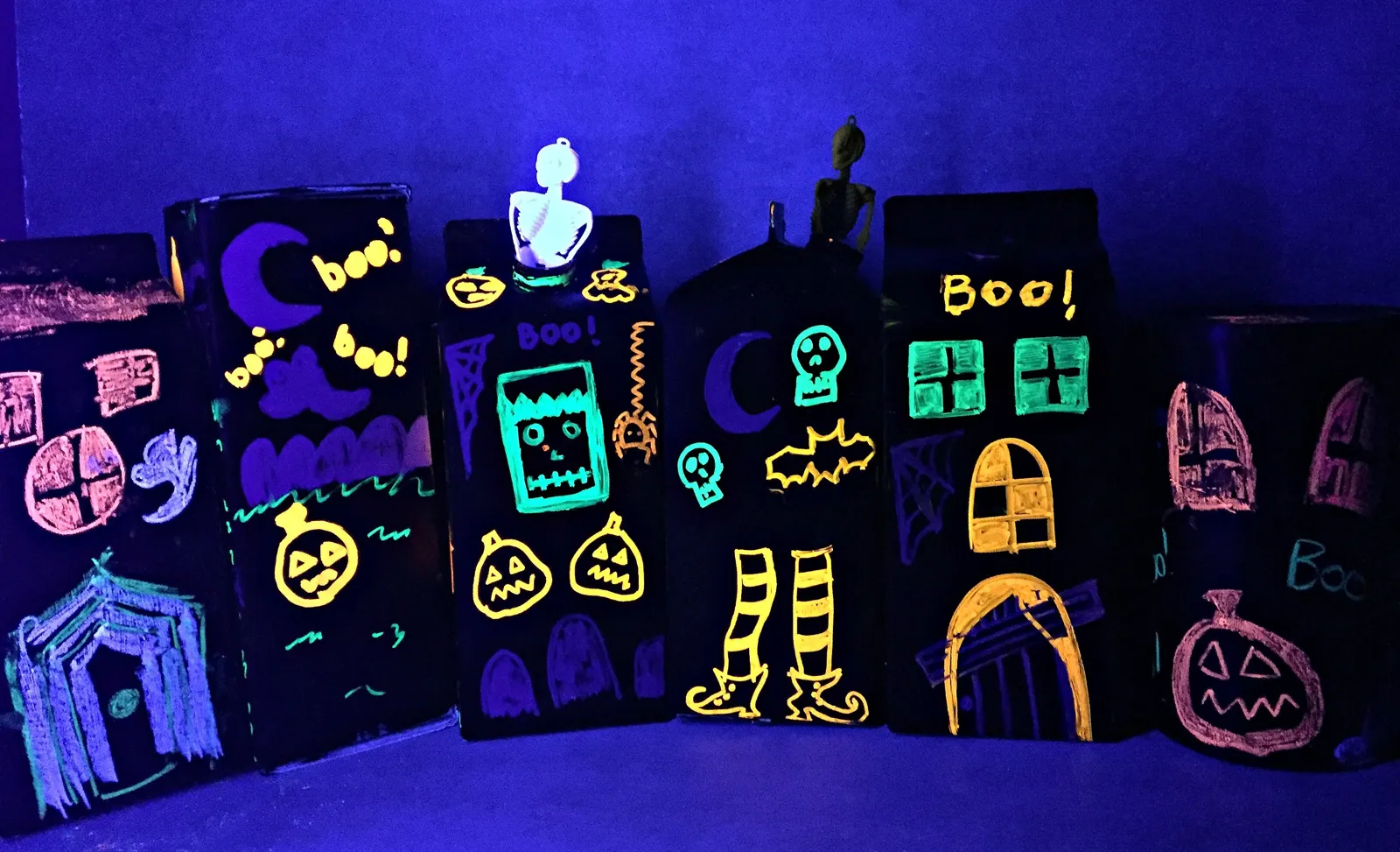 haunted-house-craft-with-liquid-chalk