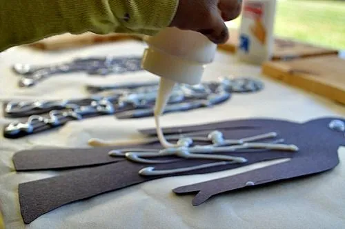 glue mummies craft