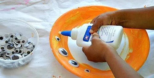 gluing halloween wreath