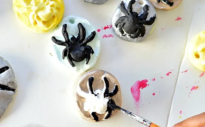 halloween-spider-activity-painting