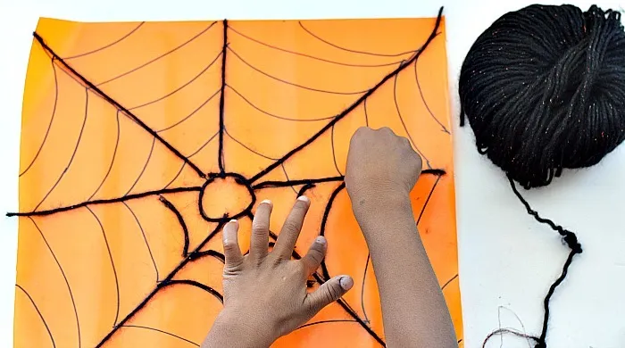 kids-using-fingers-fine-motor-play