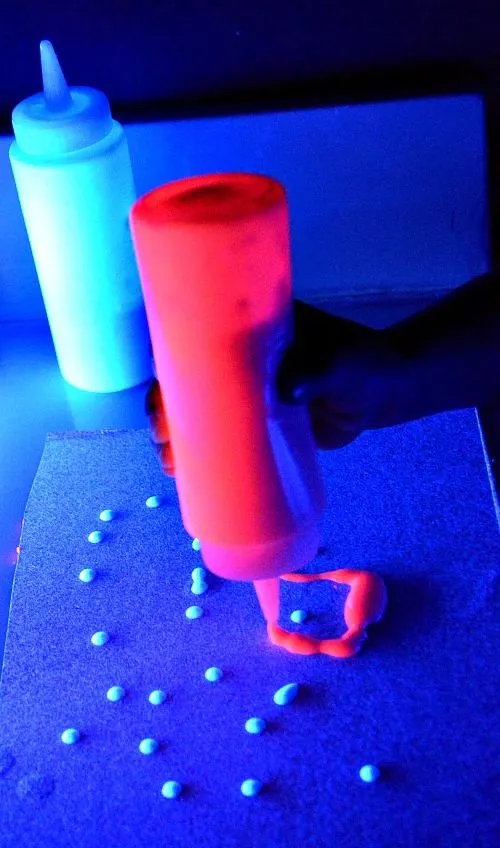 making art for kids using puffy paint