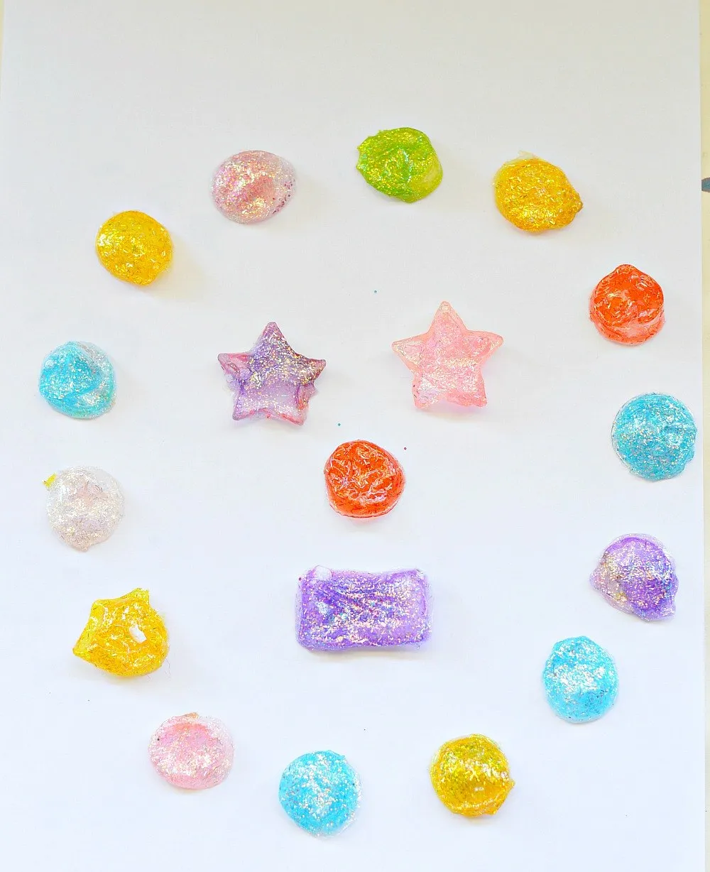 make a face with gems at home