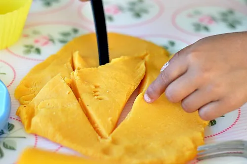 cutting mago playdough