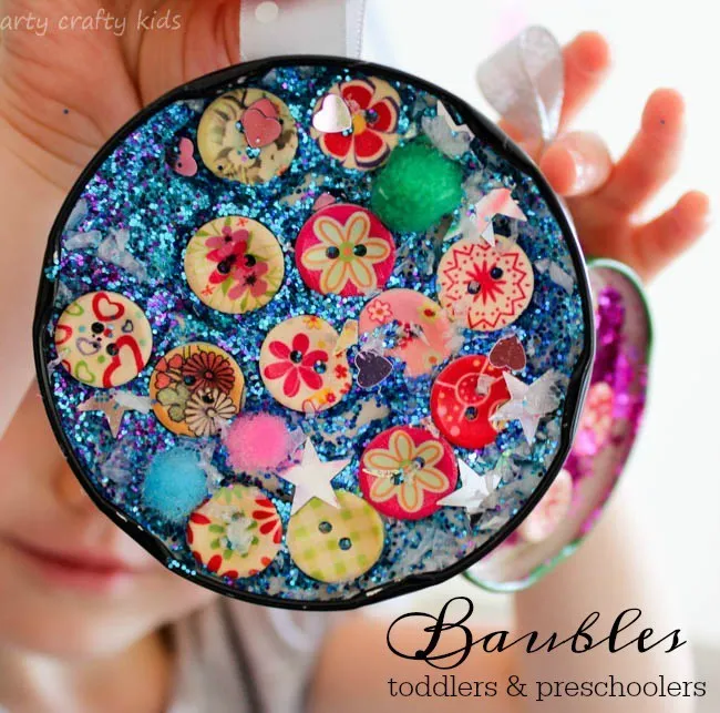 recycled-christmas-ornaments-lid-bauble