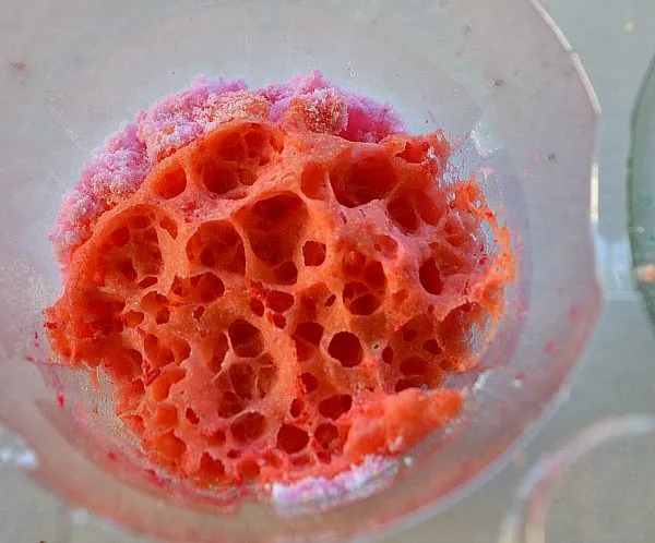 baking soda and vinegar color mix