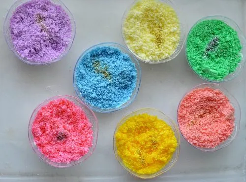 winter snow activities with homemade rainbow snow (2)