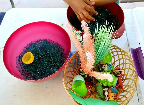 frog pond sensory bin materials