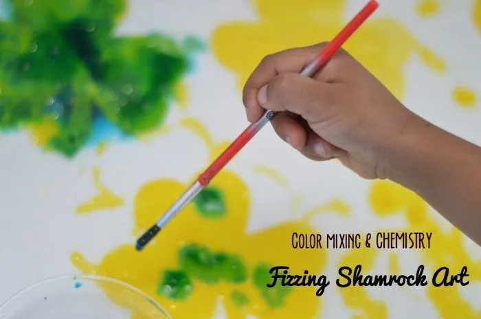 St.Patrick's Day Art : Fizzing Color Mixing Shamrock Art
