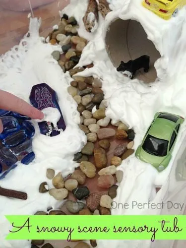 Snowy-sensory-tub-with-shaving-foam